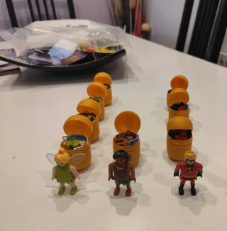 Figuras  Playmobil Kinder joy disney y superhéroes