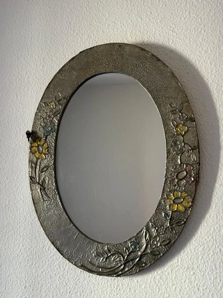 Espejo Ovalado con Relieve Floral