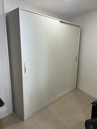 Armario de puertas correderas 2x2m