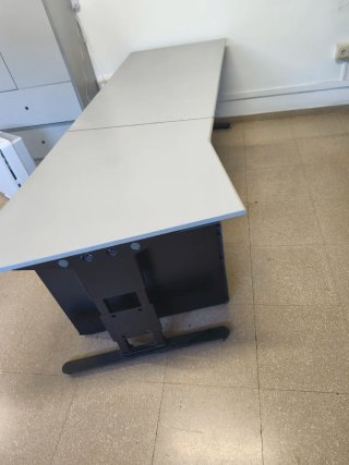 Mesa de oficina/ escritorio gris y negro