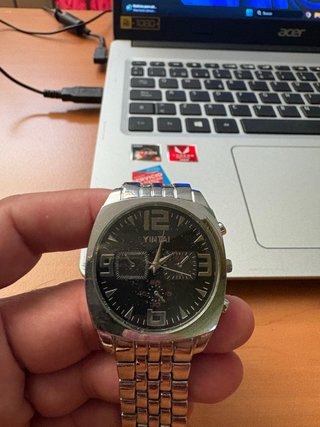 Reloj Yintai Esfera Negra y Correa Plateada