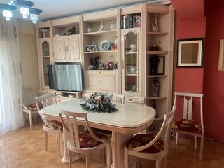 Conjunto Comedor: Mesa, 6 Sillas y Mueble