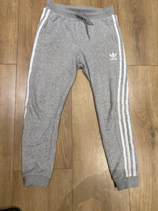 Pantalón de chándal adidas gris niño talla 11-12