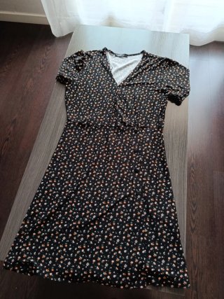 Vestido corto de verano con estampado floral