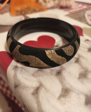 Bracciale rigido nero e oro