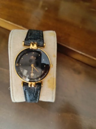 Reloj Lotus Negro y Dorado