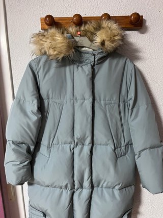 Cazadora de niña con capucha. Marca Zara Kids.