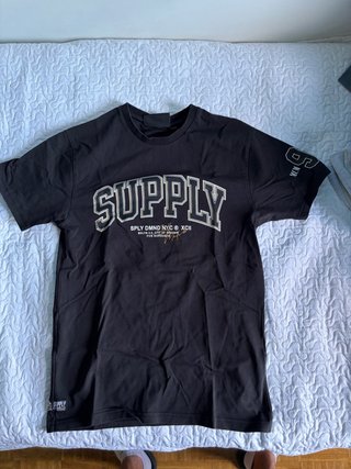 Camiseta Supply Negra
