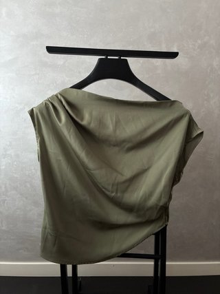 Blusa Verde Oliva Hombro Caido