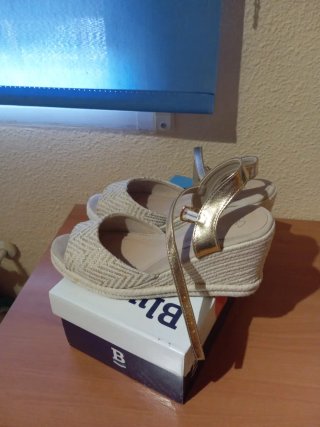 Sandalias cuñas Sfera