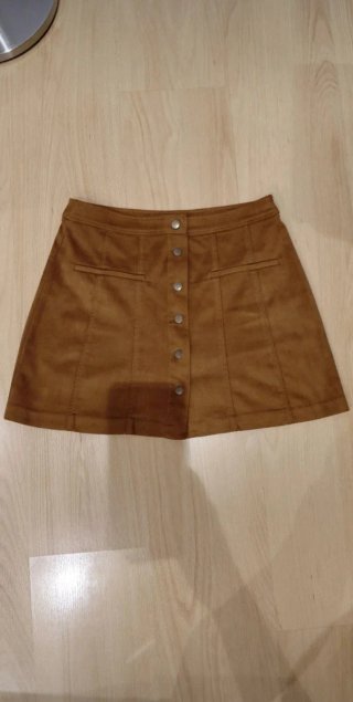 Falda ante Zara