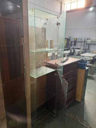 Vitrina de Madera y Cristal