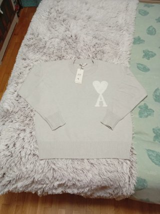 Jersey Ami, color hielo, Talla L, con etiquetas.