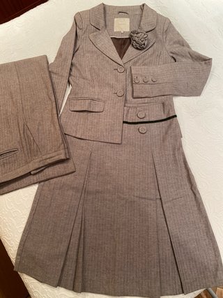 Traje de 3 piezas: Chaqueta, falda y pantalón