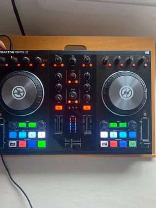 Controladora DJ Traktor Kontrol S2