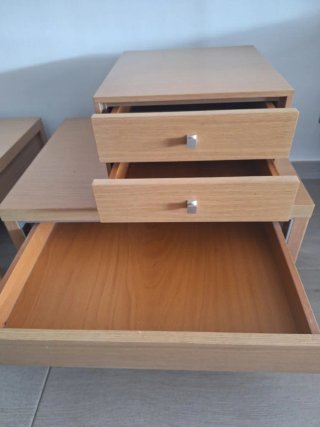2 Mesitas de Noche de Madera