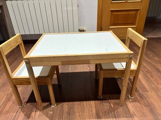 Set de Mesa y 2 Sillas Infantiles