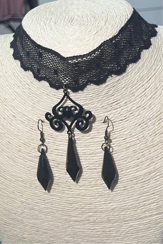 Conjunto de Gargantilla y Pendientes