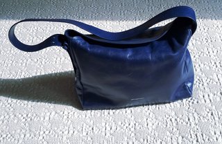 Bolso piel Adolfo Domínguez color azul "pavo real"