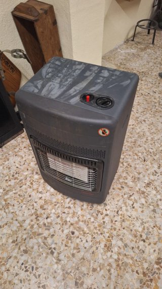 Estufa de gas negra