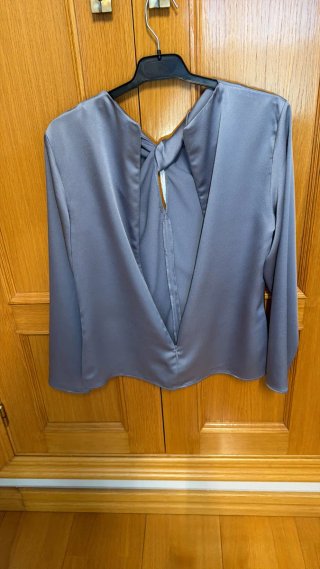 Blusa de Raso Gris Mango Talla S