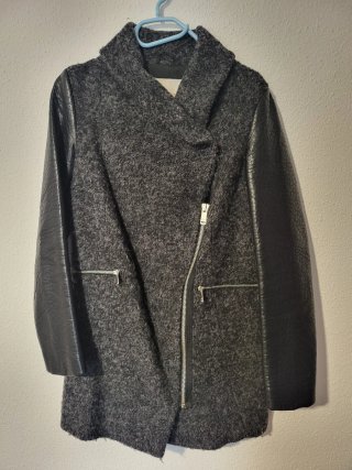 Abrigo Pull & Bear Gris y Negro