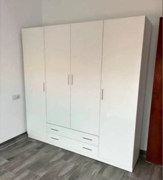 Armarios nuevos de 4 puertas blanco y beige