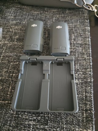 Cargador 40€ y 2 Baterías DJI 45 c/u