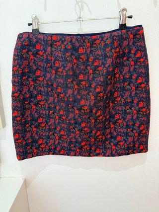 Falda corta Mango.