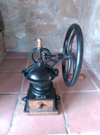 Molinillo de café antiguo Elma