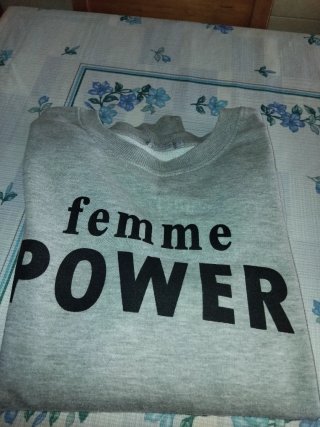 2 Sudaderas Gris Femme Power y otra esrampada,2€