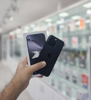 iPhone 16 Pro Max 512GB Black tit SEMI NUEVO