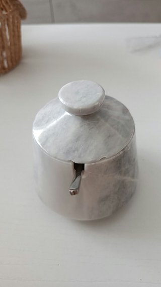 Salero de Mármol con Tapa