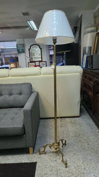 Lámpara de pie de bronce