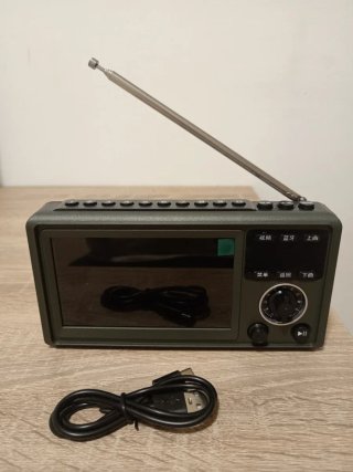 Radio portátil con antena