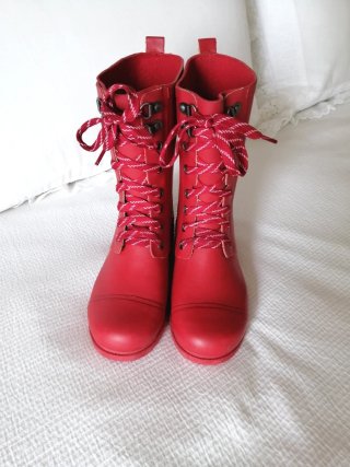 Botas de água vermelhas. N°32/33