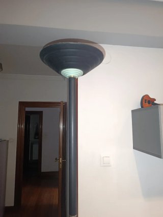 Lámpara de pie negra