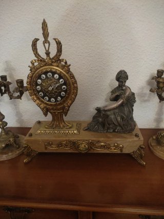 Reloj de Sobremesa Clásico de Bronce
