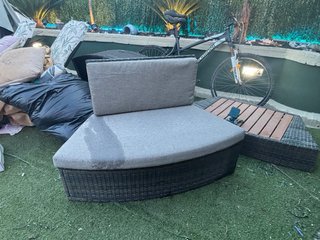 Mueble Auxiliar de Ratán para Jacuzzi