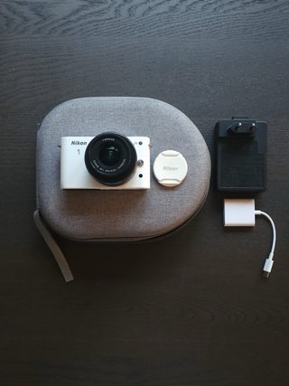 Cámara Nikon 1 J1 Blanca + accesorios