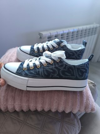 Zapatillas Azules estilo converse