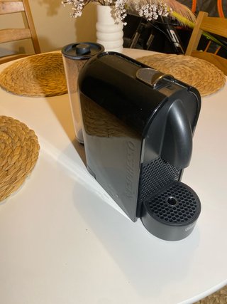 Cafetera Nespresso DeLonghi EN 110