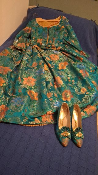 Traje de Fallera con Zapatos a Juego