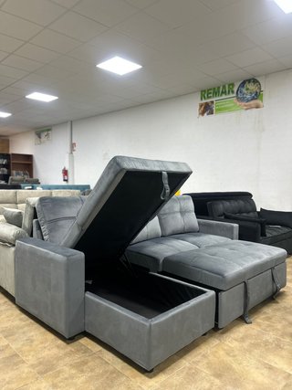 Sofá chaiselongue + arcón + cama.