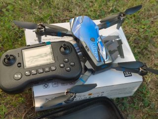 Drone con fotocamera e telecomando con schermo New