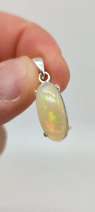 Colgante de Plata y Ópalo.