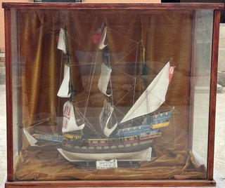Maqueta de Barco en Vitrina