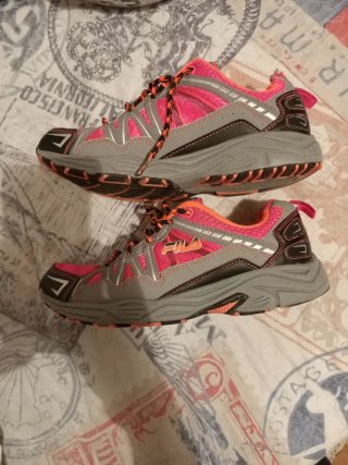 Zapatillas Fila Gris y Rosa