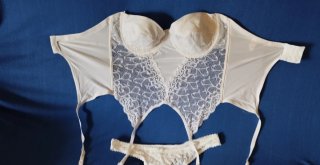 Corsé con liguero blanco