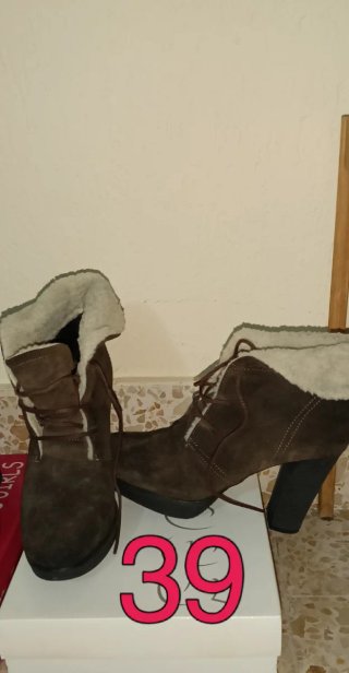 Botines de ante marrón